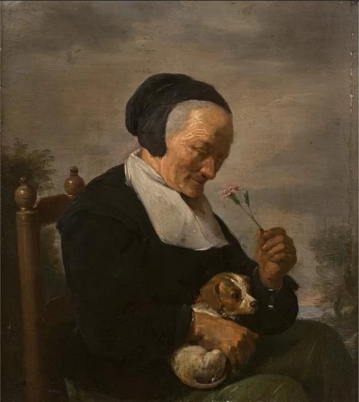 Donna anziana che odora il garofano